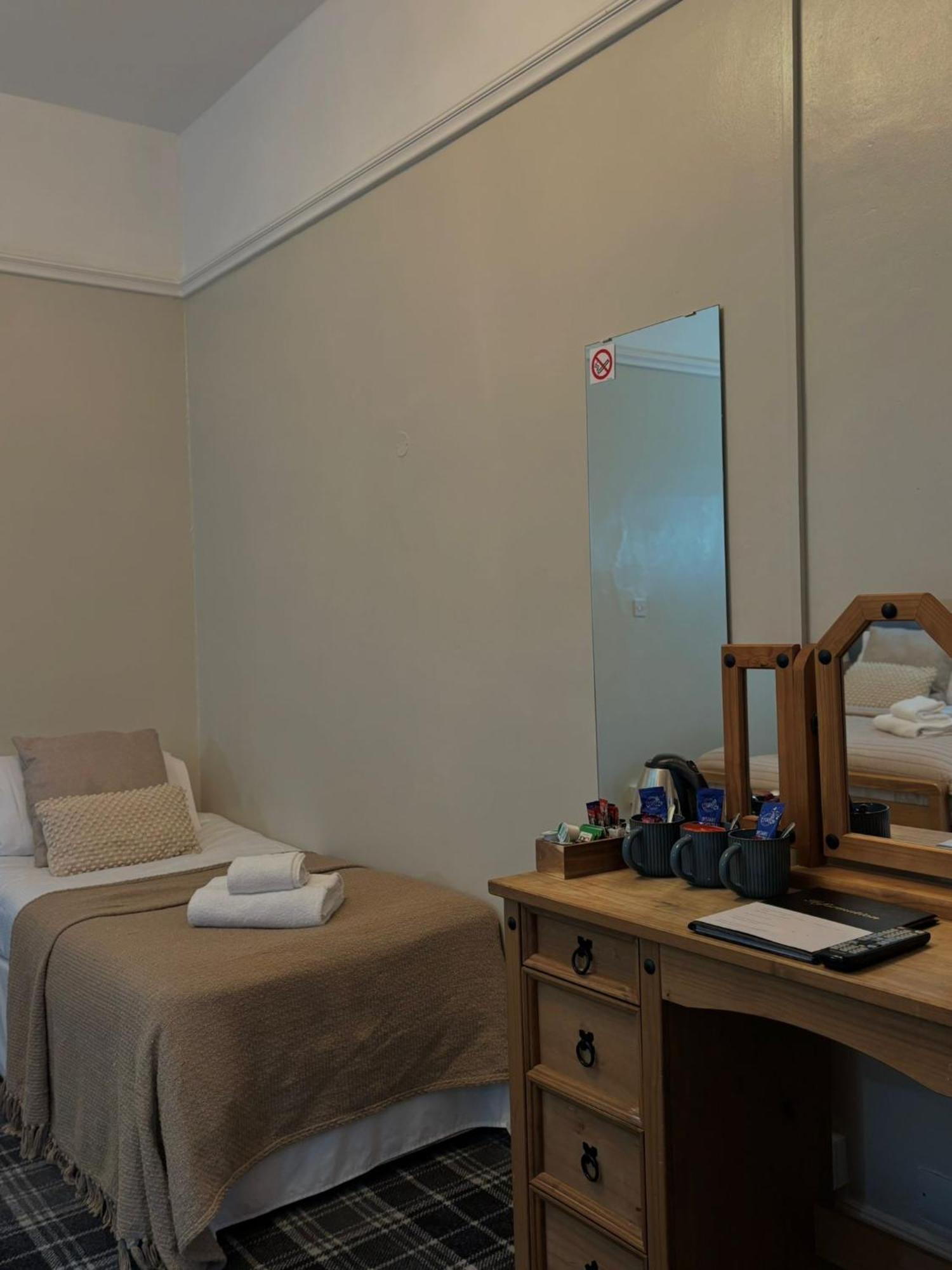 The Waterford Arms Hotell Hartley Rum bild